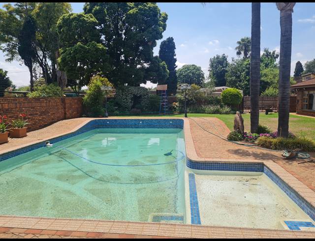 5 BEDROOM HOUSE FOR SALE IN KENLEAF